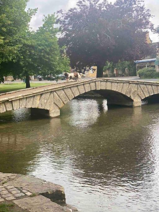 Villa Beautiful Cotswold Couples Retreat à Bourton-on-the-Water Extérieur photo